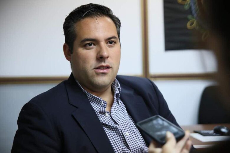 Yon Goicoechea: En Monómeros podría estar pasando lo que sea y la presidencia no lo sabe