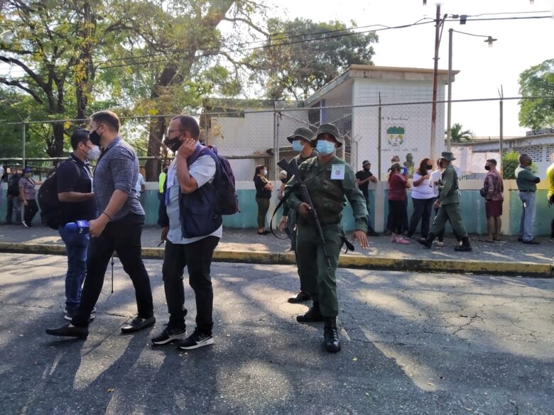 Detienen a tres personas en Barinas por reclamar voto asistido, dice Fundehullan