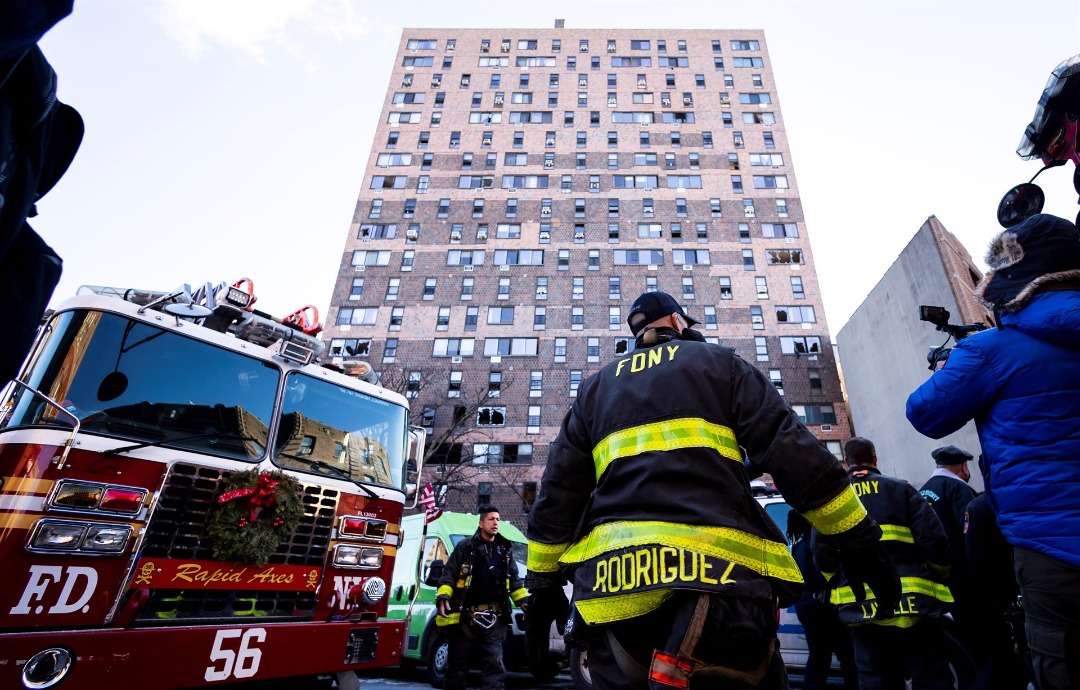 Rebajan a 17 los muertos en el incendio del Bronx, entre ellos 8 niños
