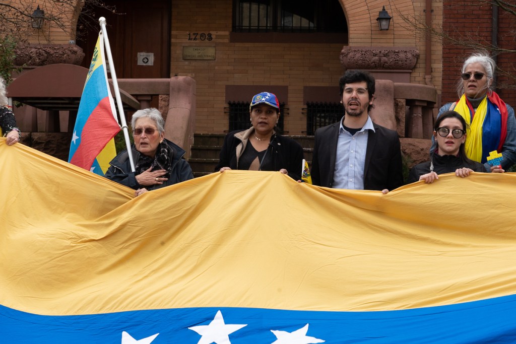 Venezolanos protesta embajada trinidad y tobado washington dc 2022