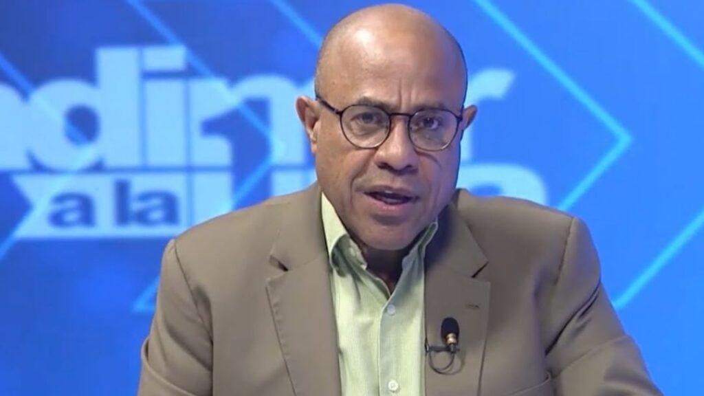 Vladimir Villegas se postula como defensor del pueblo en el cierre del plazo extraordinario