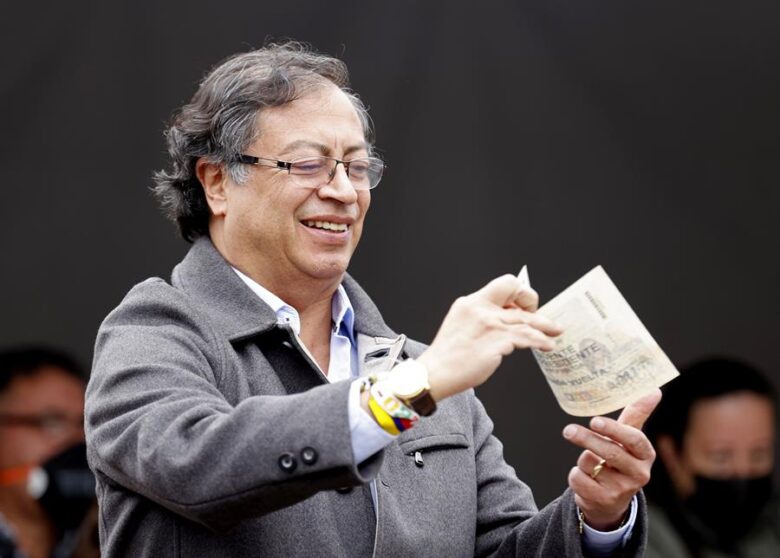 Opositores venezolanos felicitan a colombianos por elección del nuevo presidente