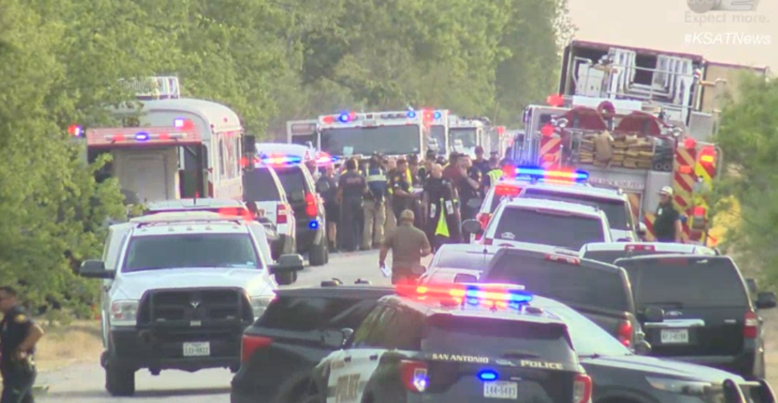 Encuentran a 44 migrantes muertos dentro de un camión en San Antonio, Texas