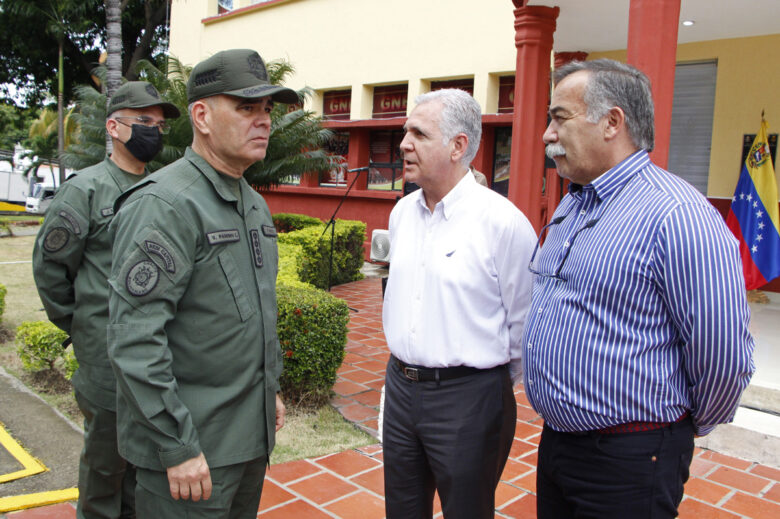 Fuerzas militares de Colombia y Venezuela se reúnen en la frontera