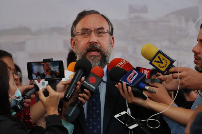 Designan comisión de apoyo para el voto en el exterior en la primaria