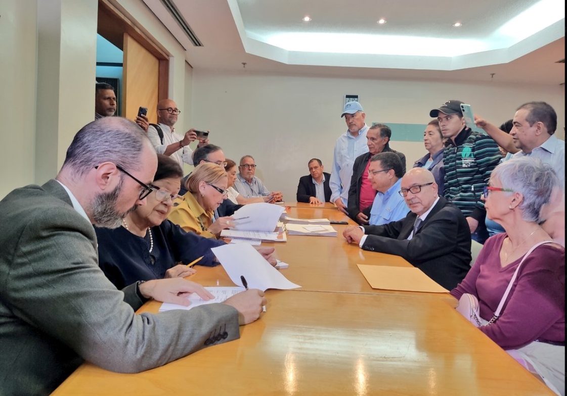 Andres Caleca primarias oposicion