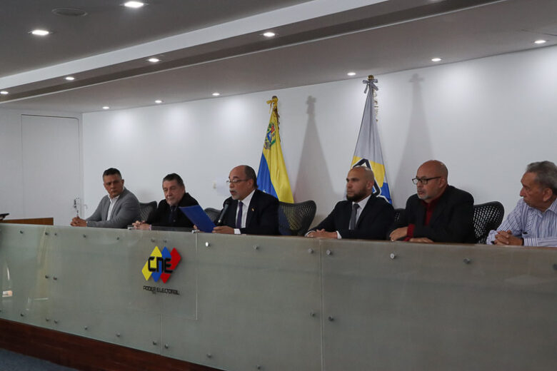 Rectores del CNE renuncian (Mairet Chourio)