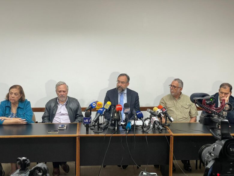 Oposición decide ir a una "primaria autogestionada" el 22 de octubre