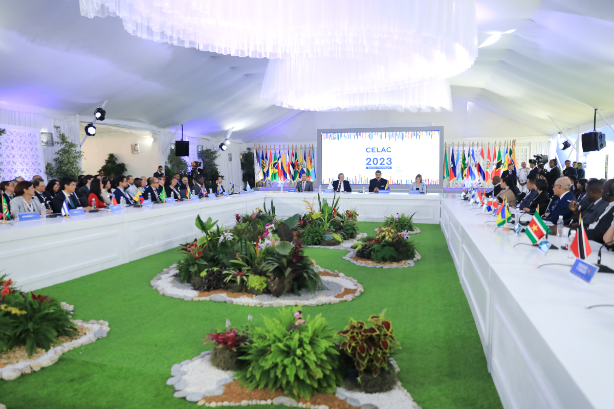 Celac convoca a una reunión de urgencia por despliegue militar de EE.UU. en el Caribe