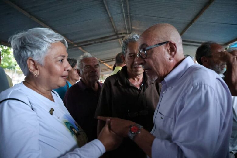 Caleca pide "transformar la indignación en una ola de reconstrucción"