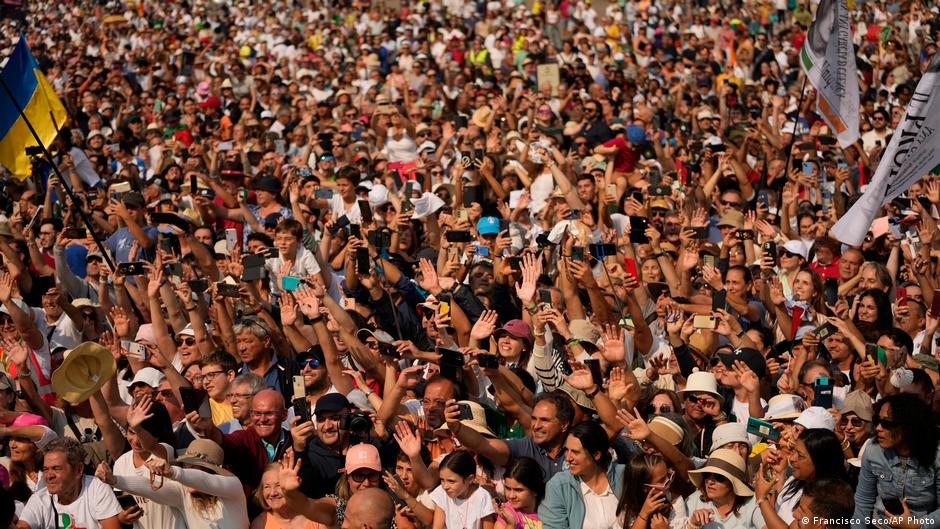 Vigilia con el papa reúne a una marea de 1,5 millones de jóvenes en Lisboa