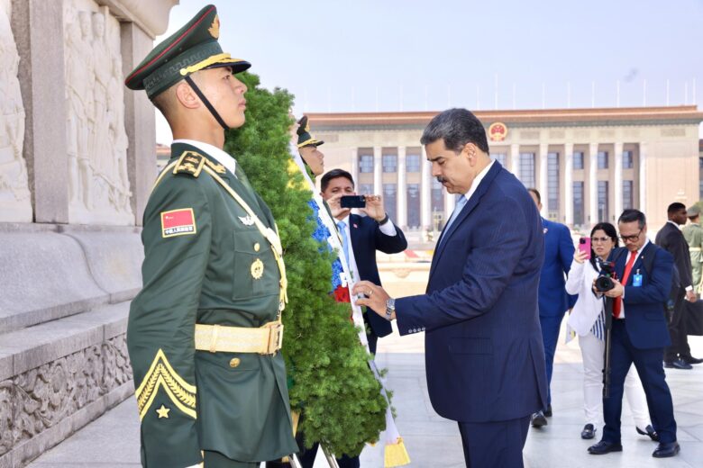 Nicolás Maduro visita China