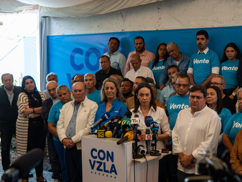 Contraloría entrega copia al TSJ de inhabilitación de María Corina Machado