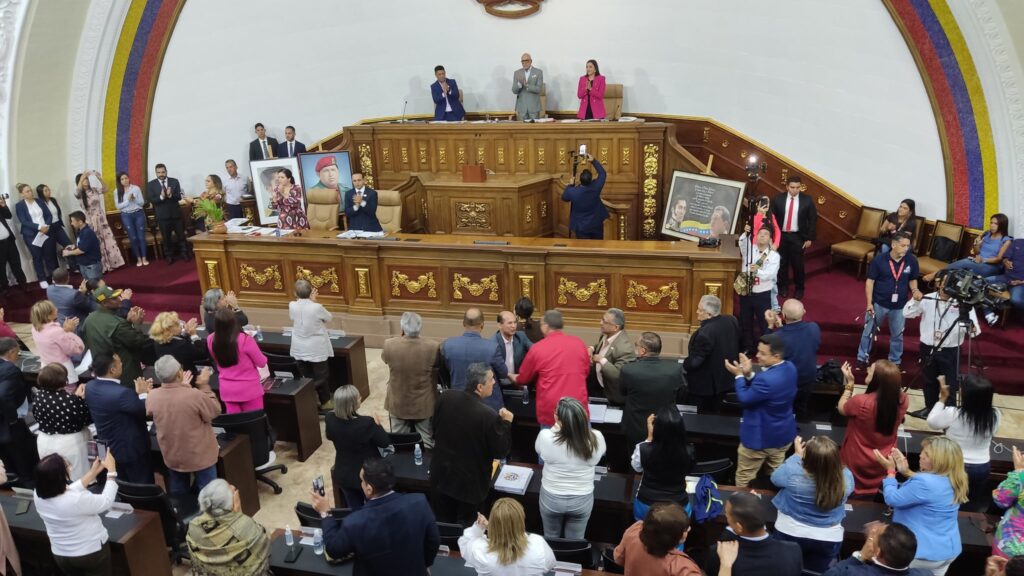 AN de 2020 sanciona leyes de Presupuesto y Endeudamiento 2024 sin aumento salarial previsto