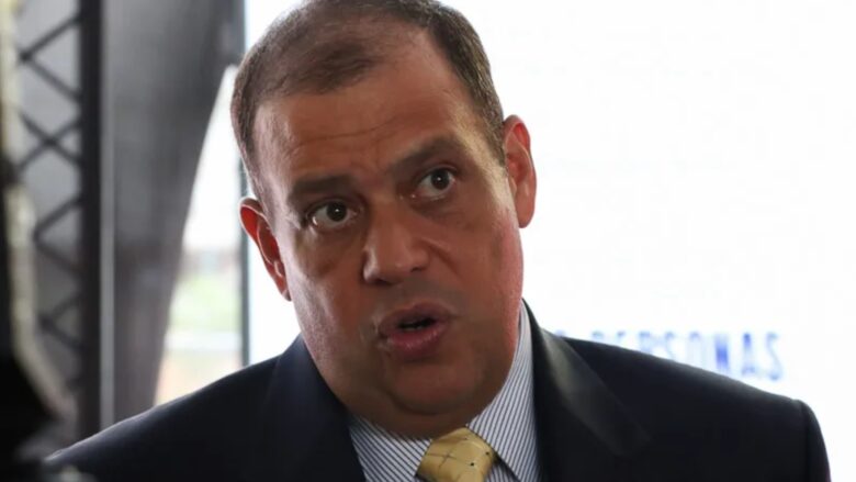 La defensa no privada ni pública tiene acceso al expediente