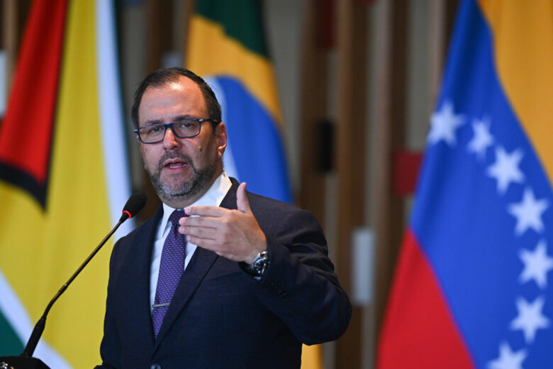 Gobierno de Maduro dice que EE.UU. ampara a autores de "actos de terrorismo"