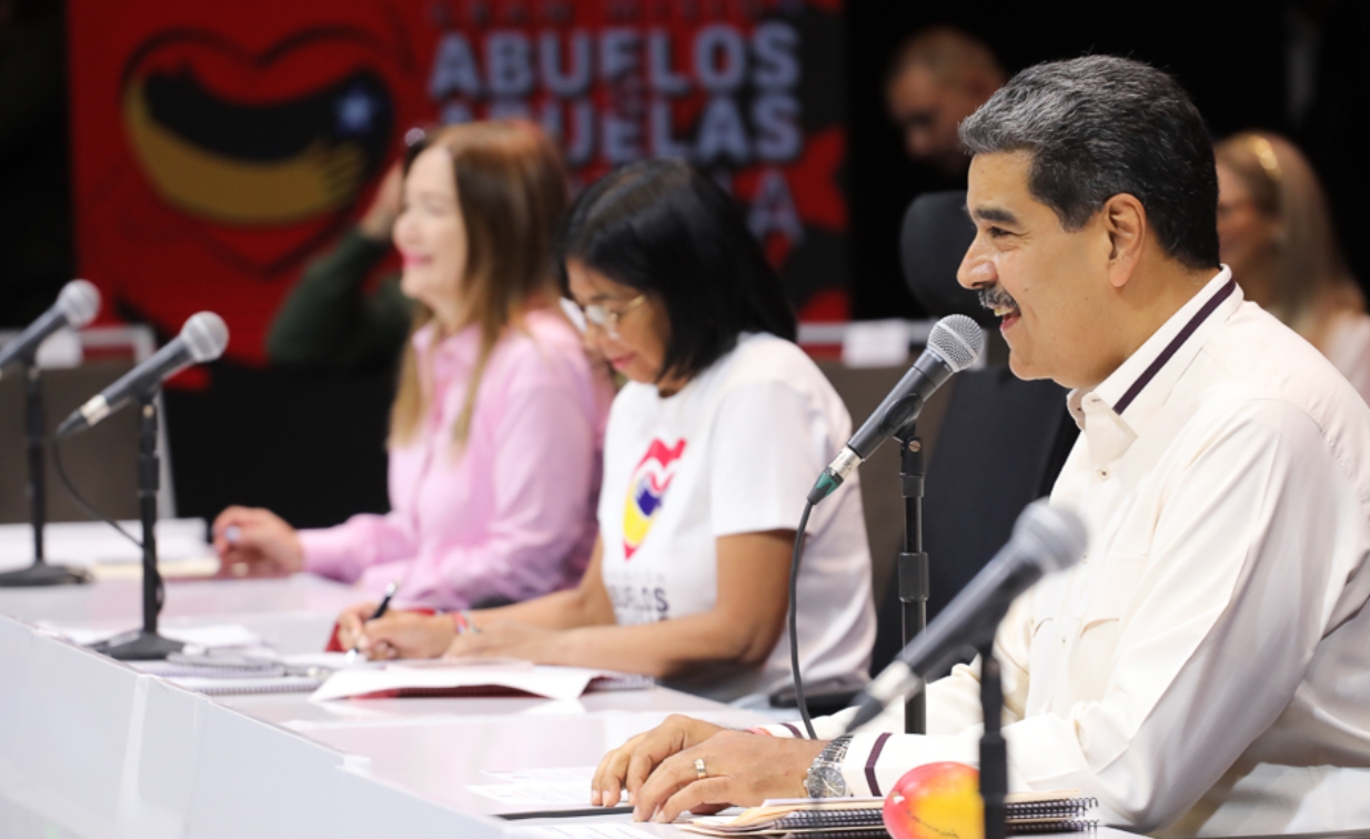 Maduro crea ministerio y un Clap especial para atender a los adultos mayores