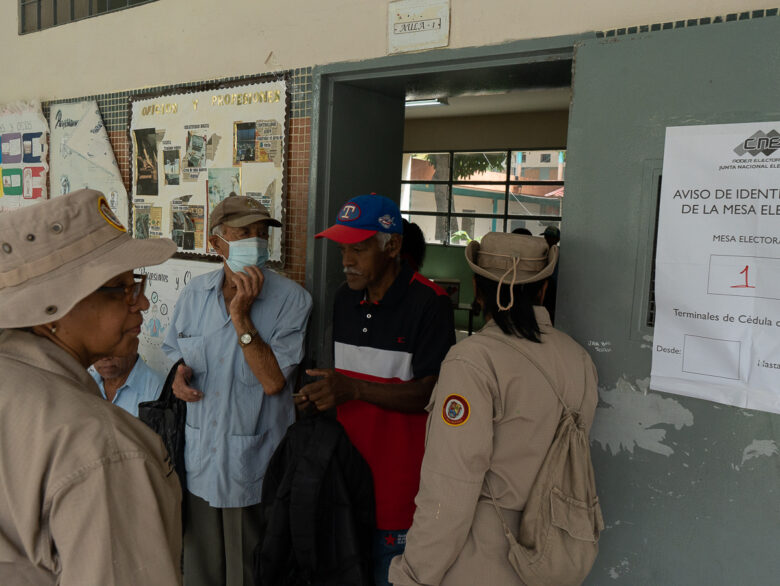 Plataforma tecnológica a tono, uso de recursos públicos y propaganda electoral: lo que registró el OEV del simulacro