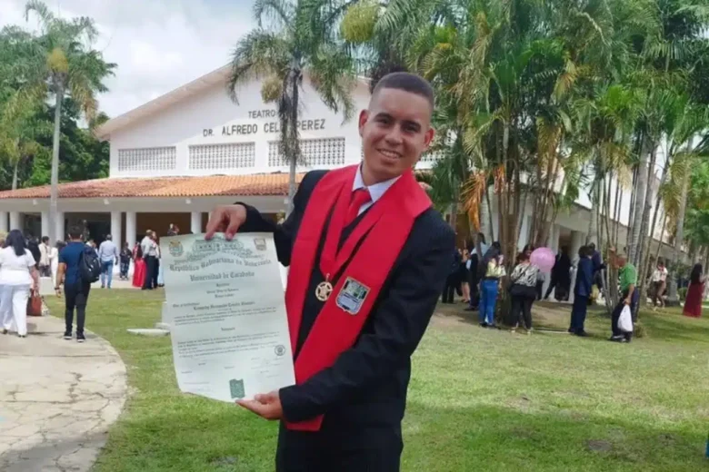 “Mi hijo no cometió ningún delito, el mal se lo hacen a él”, dice madre de abogado detenido Kennedy Tejeda 
