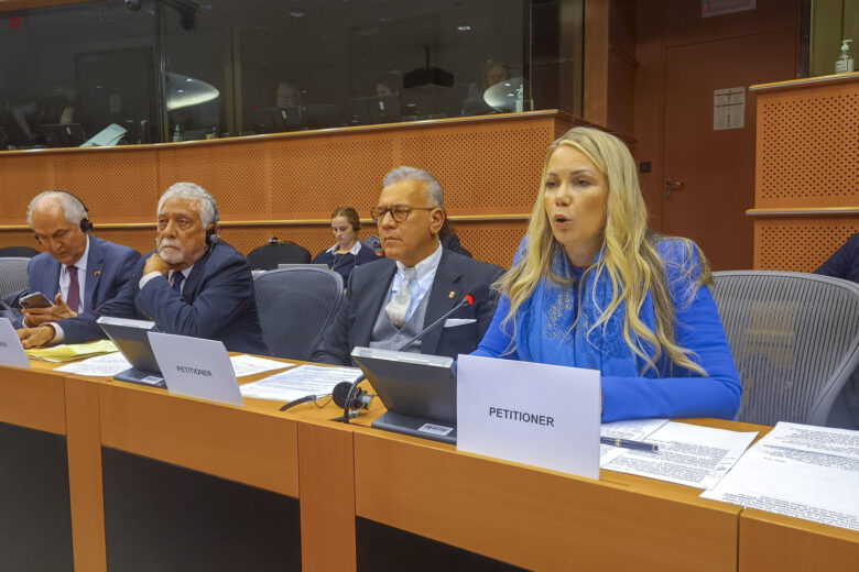 Oposición pide a la UE que reclame a la CPI una orden de detención para Maduro