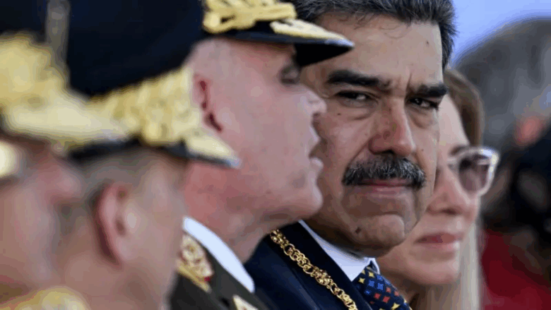 Análisis: Maduro sobrevive a una "crisis terminal", pero ahora afronta más débil y aislado su tercer mandato