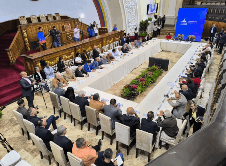 Elecciones entre junio y diciembre de 2025 proponen asistentes a comisión de diálogo  