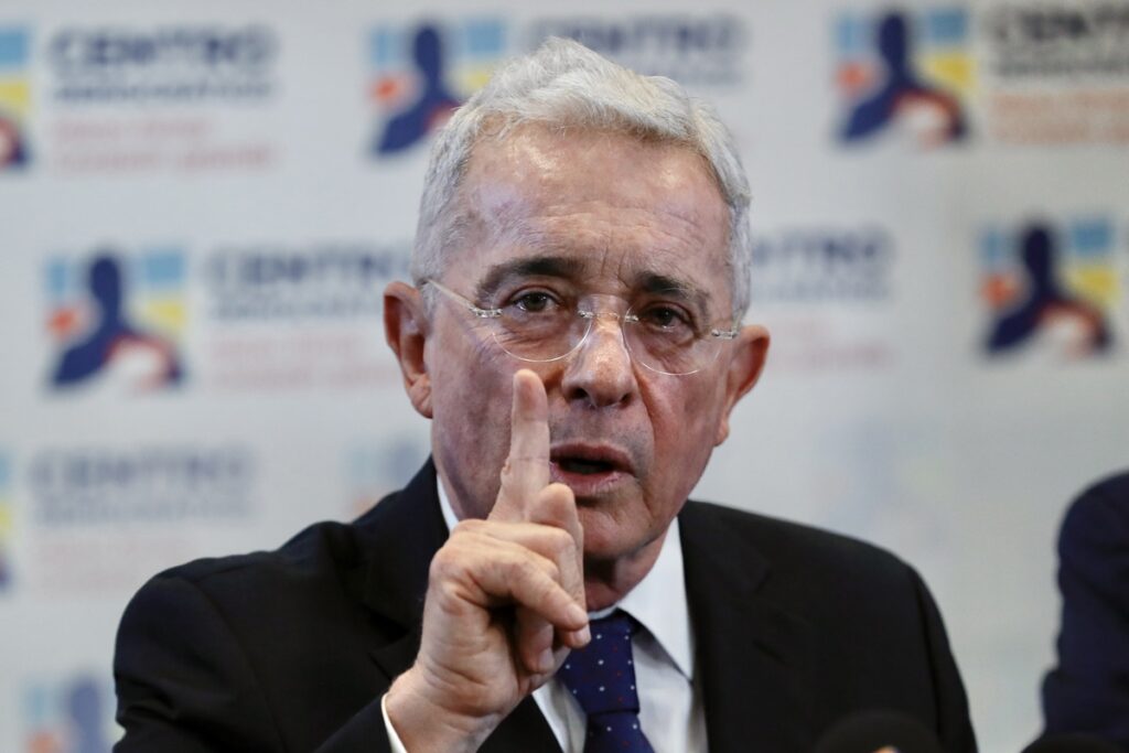 Álvaro Uribe se convierte en el primer expresidente colombiano condenado penalmente