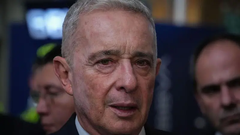Por qué fue condenado Álvaro Uribe y qué pasa ahora con el expresidente tras el histórico fallo en Colombia