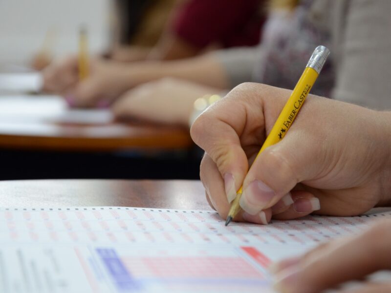 «No se trata solo de asignar cupos, sino de garantizar calidad»: Docentes defienden las pruebas internas