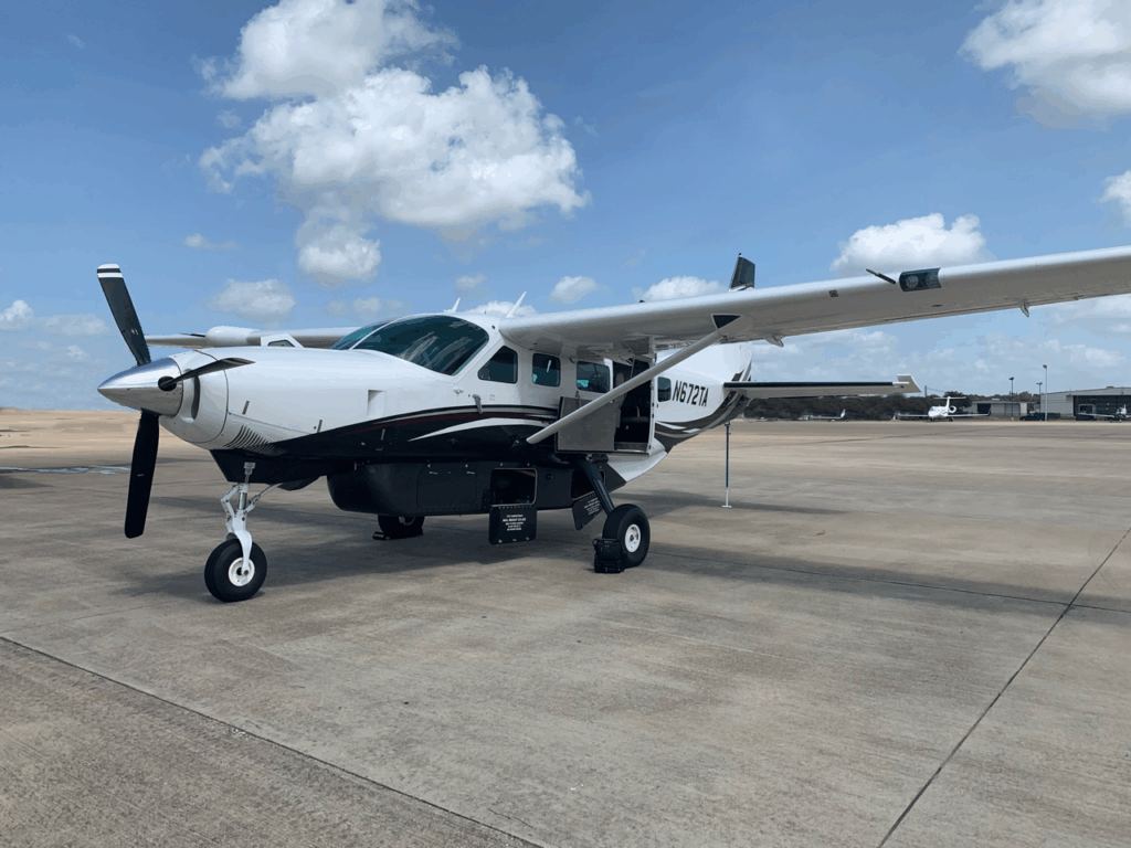 Rescatan con vida a tres de los 10 ocupantes de aeronave que se desplomó en Amazonas