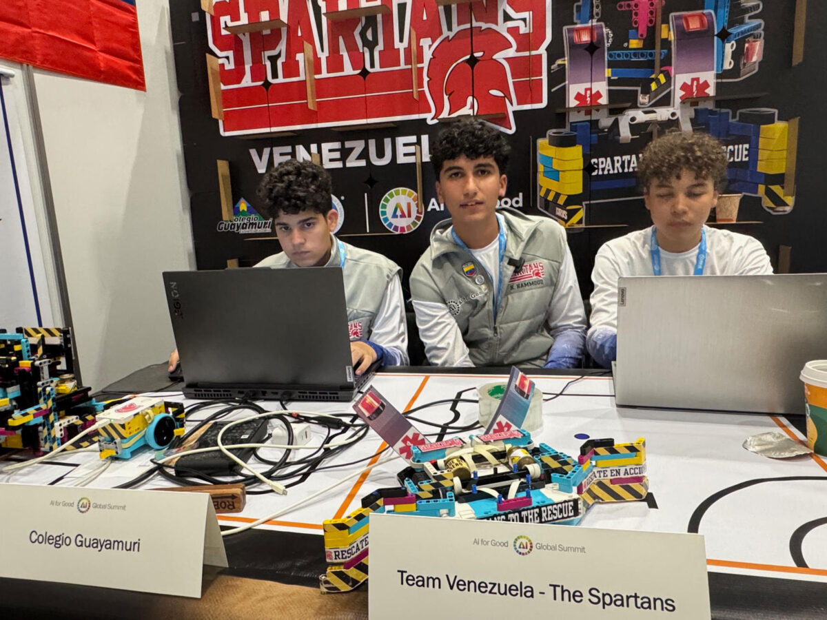 Equipo venezolano de adolescentes gana en Suiza concurso de robótica en Cumbre sobre IA