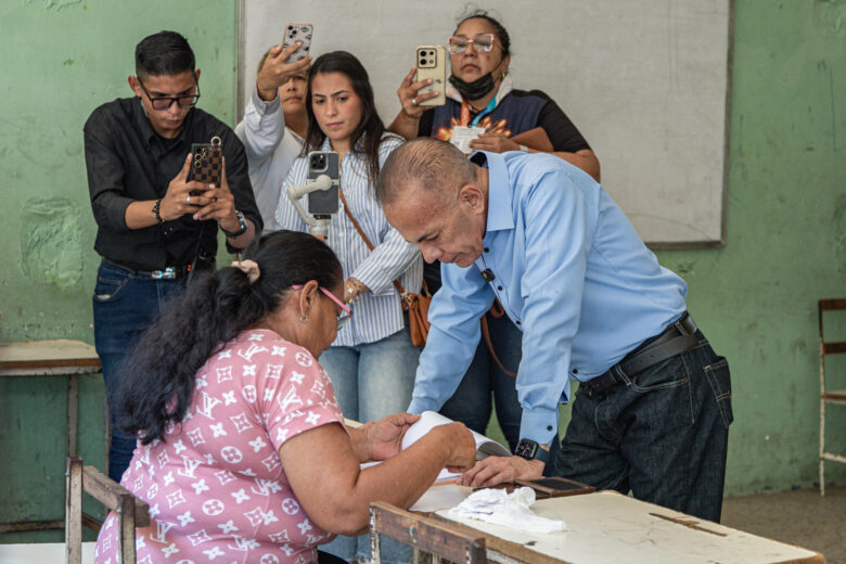 Manuel Rosales cree que no hay otro camino que negociar y votar