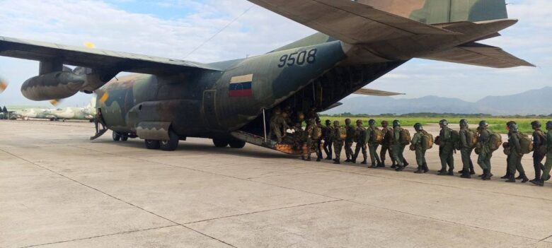 Padrino López anuncia que movilizarán buques al detallar despliegue militar en la frontera