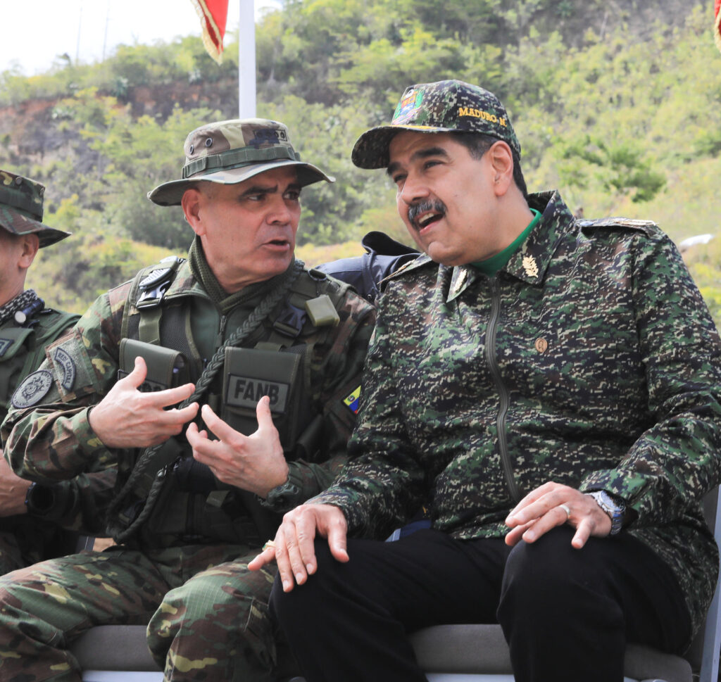Padrino López advierte a EEUU que lucharán si ponen «un pie» en Venezuela