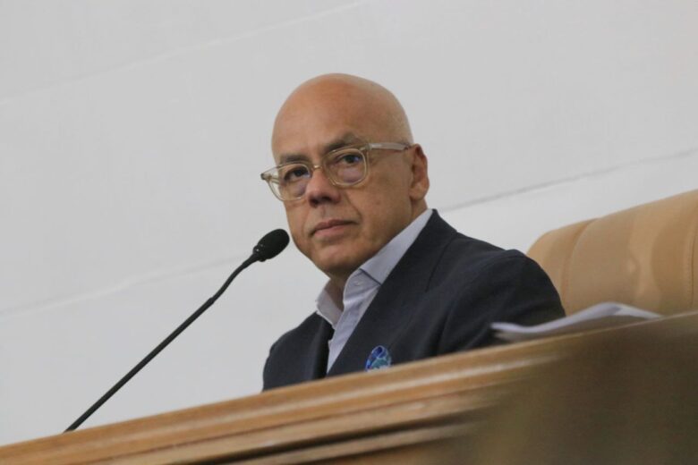 Rodríguez dice que decreto de conmoción exterior es para defender integridad del país pero también para "castigar"