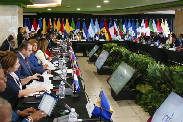 Canciller Yván Gil asegura que EEUU "está listo para invadir Venezuela"