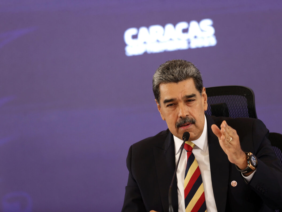 Maduro dice que mantienen canales de comunicación abiertos con EEUU, pero denuncia «amenaza brutal»