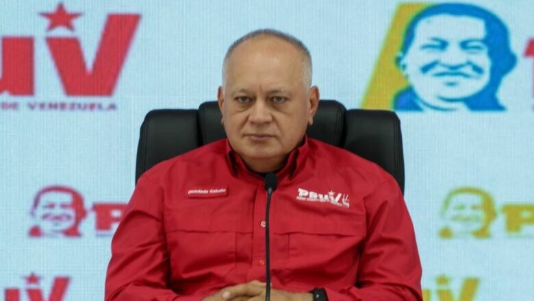 Cabello: El Estado ha decidido que las armas deben estar en manos del pueblo para su protección