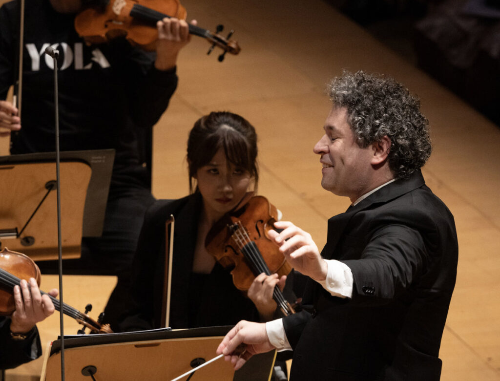 Filarmónica de Los Ángeles celebra el legado de Dudamel con programa «Gustavo’s fiesta»