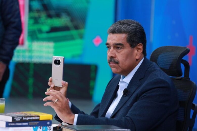 Maduro pide que vecinos delaten a otros a través de una APP: Va destruyendo el tejido comunitario, alertan analistas