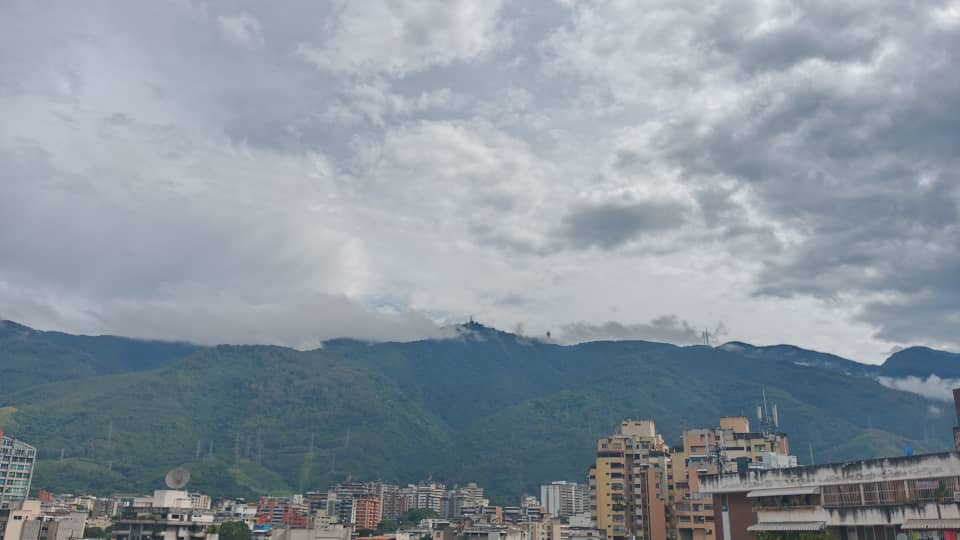 Fuertes lluvias azotan Caracas y gran parte de Venezuela este miércoles