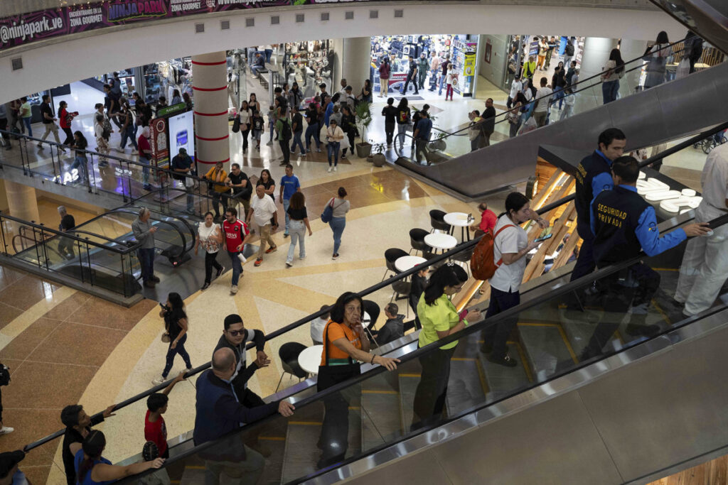 Centros comerciales apagarán escaleras eléctricas para sumarse al ahorro energético