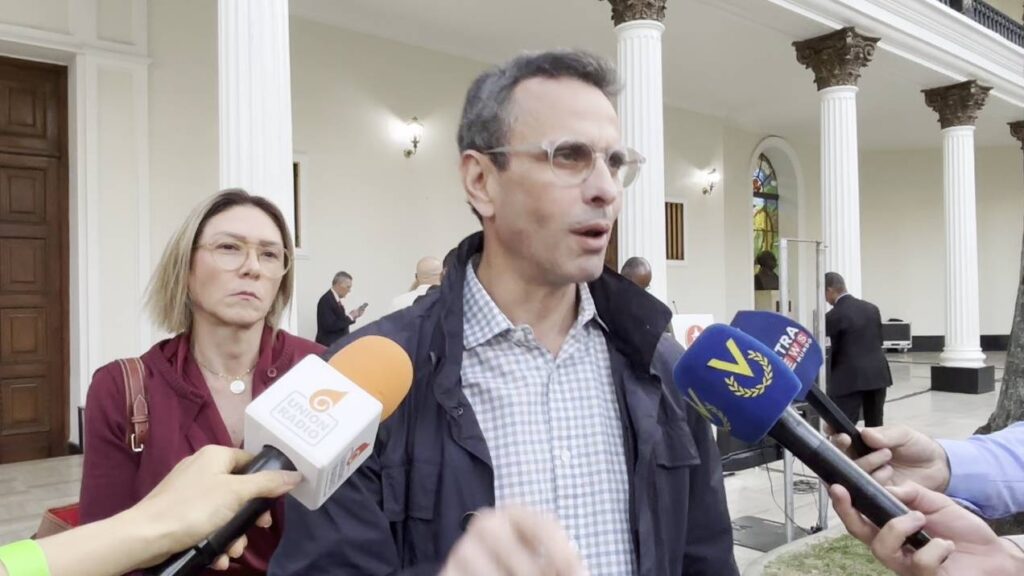 Henrique Capriles dice que la lucha salarial sigue