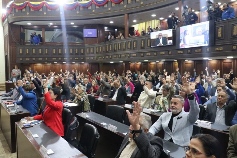Parlamento extiende funciones de comisión de seguimiento a Ley de Amnistía por 30 días más