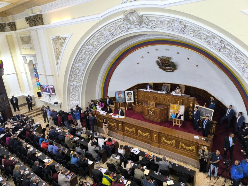 AN aprueba Ley de Minas hasta el artículo 55 y sanciona Ley de Aceleración de Trámites