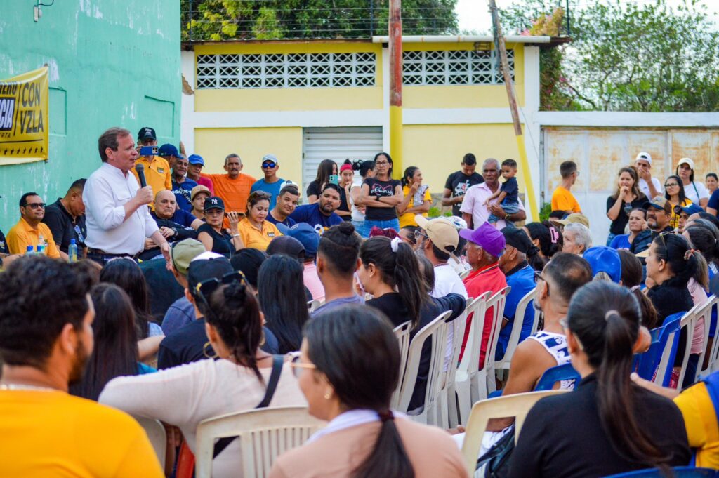 Reorganización de la oposición: ¿Qué ocurre en medio del tutelaje de EEUU y mientras regresa Machado?