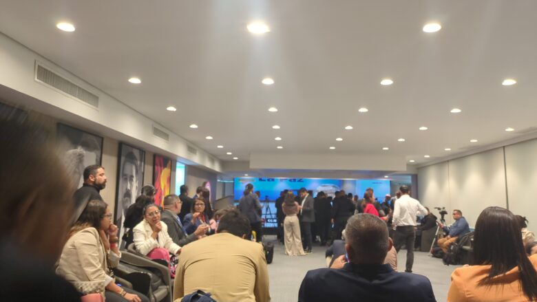 El día que la prensa independiente vuelve a Miraflores