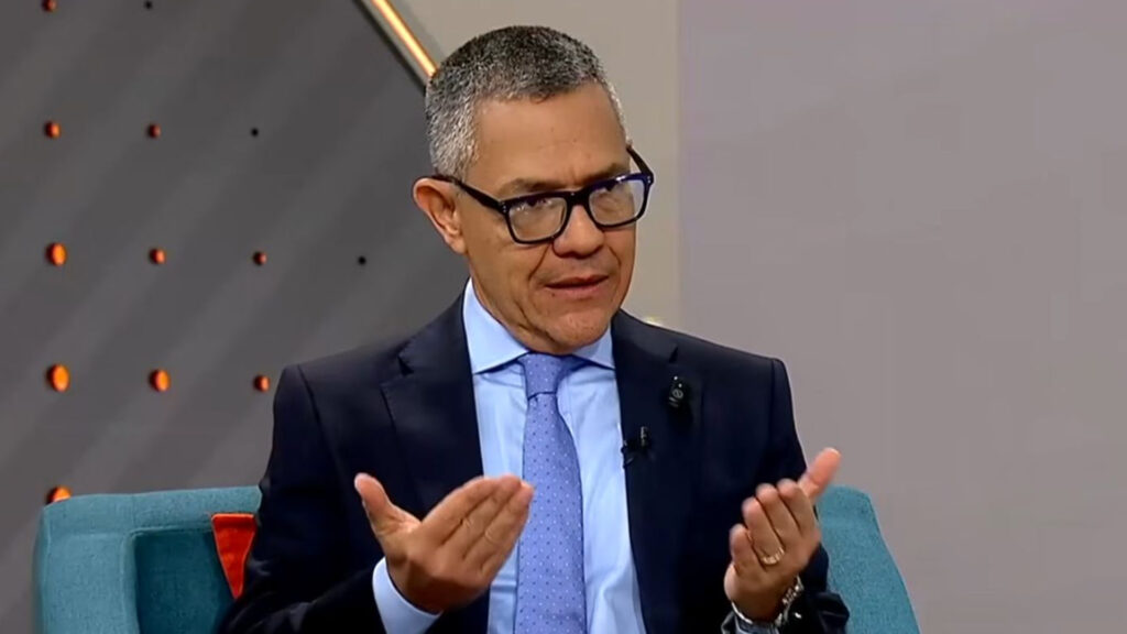 Ernesto Villegas retira su postulación al cargo de defensor del pueblo