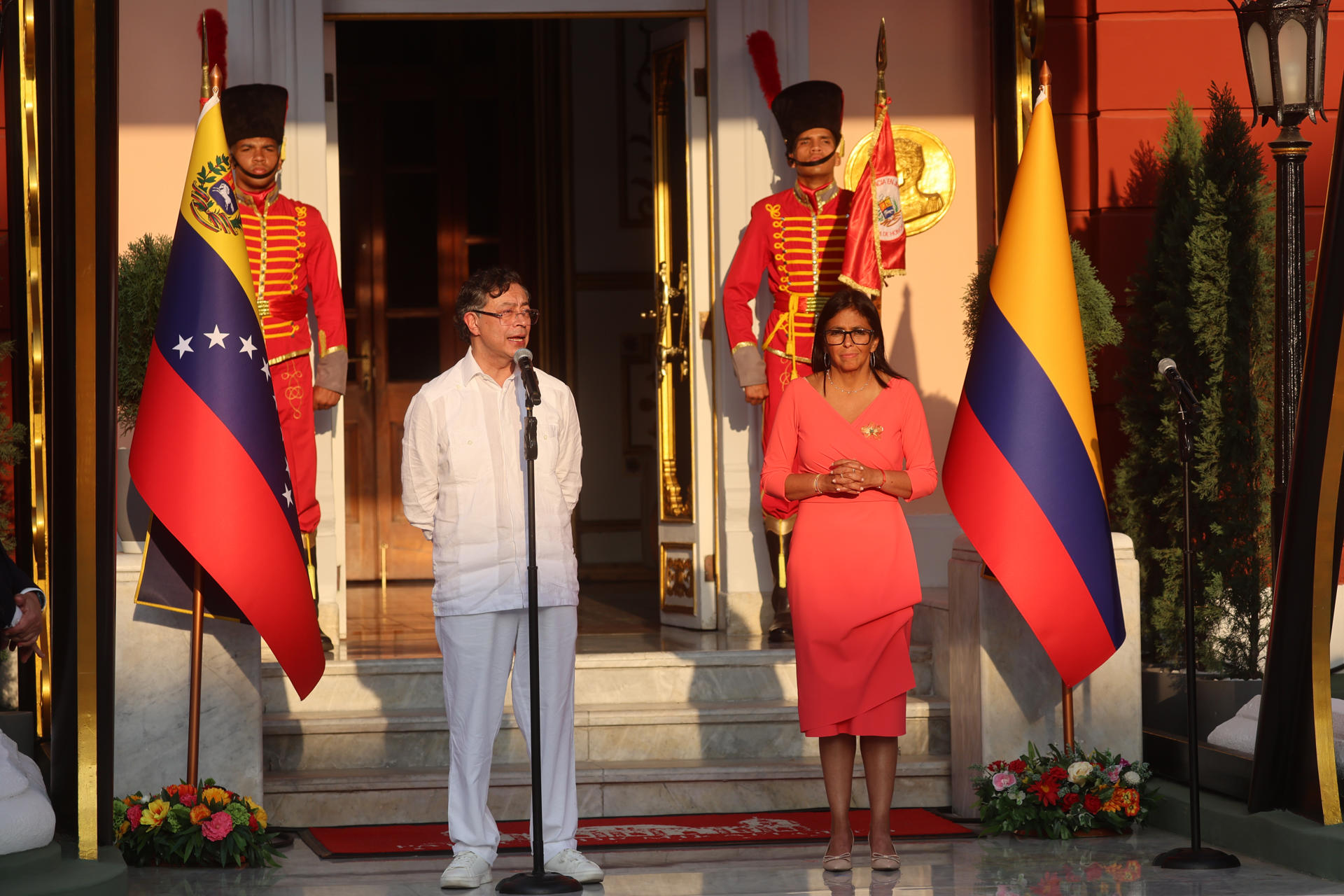 Colombia y Venezuela a "un paso" de la interconexión eléctrica y gasífera