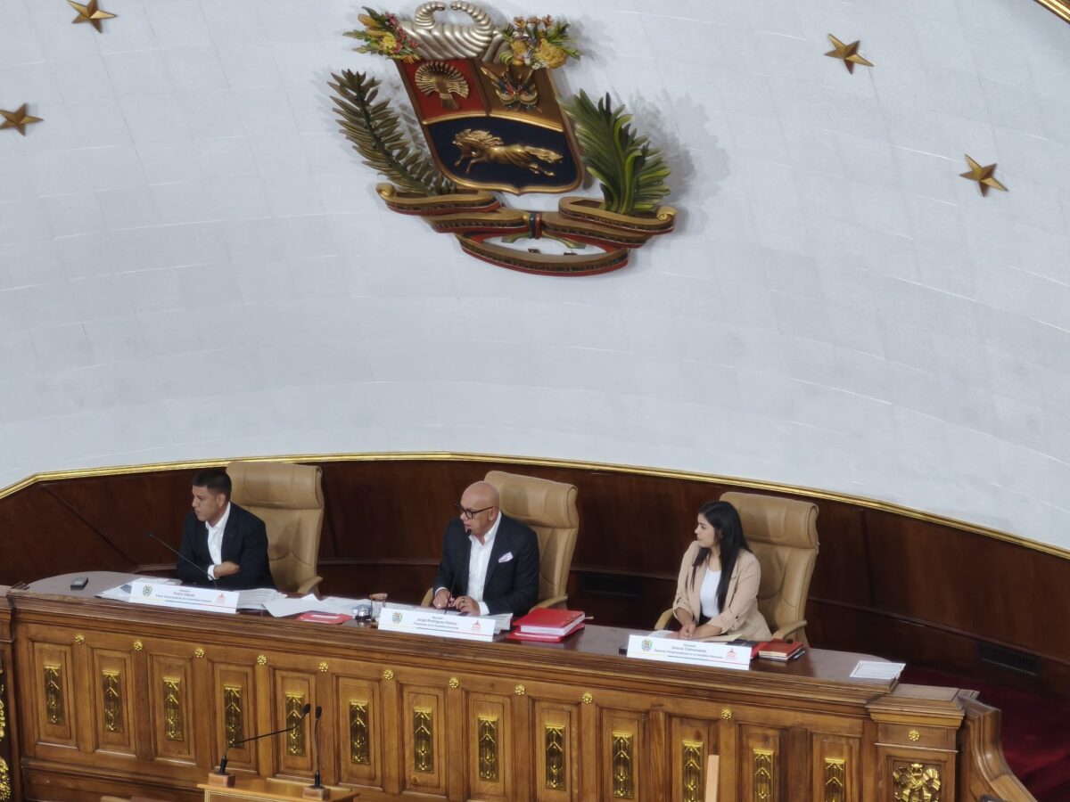 Gobierno se blinda con Devoe en Fiscalía y deja Defensoría en segundo plano